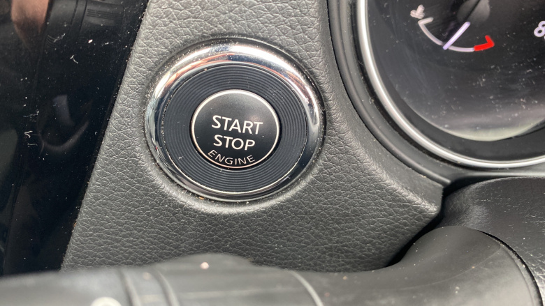 Nissan Qashqai 1.2 DiG-T N-Connecta 5dr Petrol Hatchback